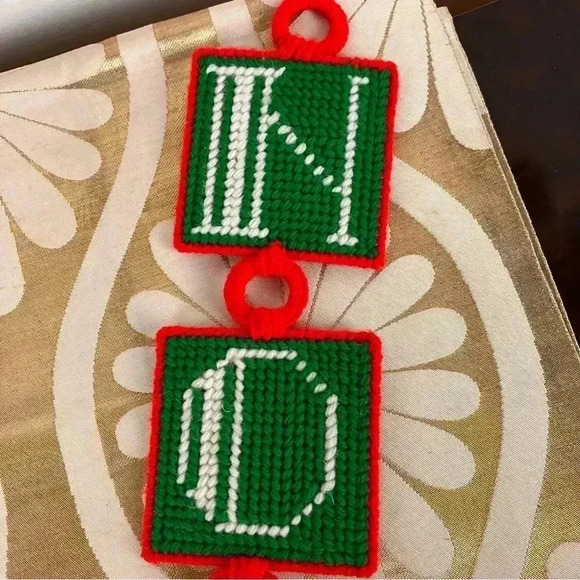 VTG "NOEL" Door Hanging Kitschy Christmas Needlepoint Plastic Canvas Decor -23" - Picture 3 of 4